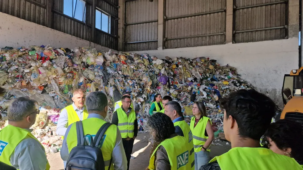 The visits to the Marghita sorting station and Sălacea flexible film recycling plant showed some of the practical difficulties Romania faces in recovering more flexible packaging.